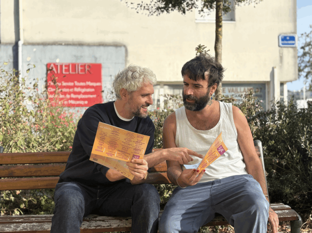 Aymeric Lompret et Pierre-Emmanuel Barré lisent le calendrier